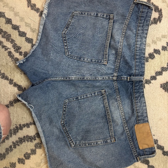 h and m worked in shorts + taking offers - Picture 6 of 8